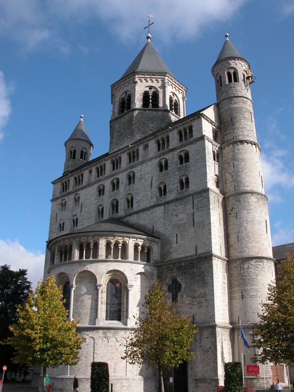 Collégiale 2003 Westfront.jpg