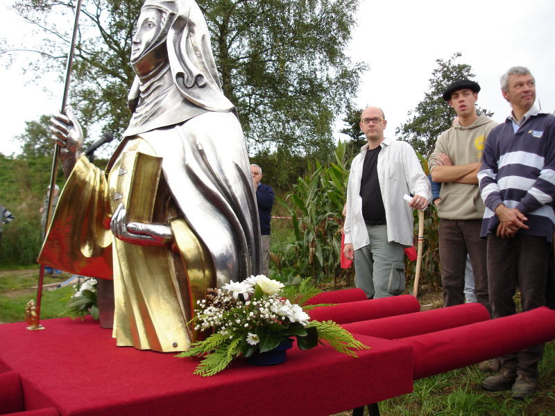 Kopfreliquiar auf der Tour 2006.jpg